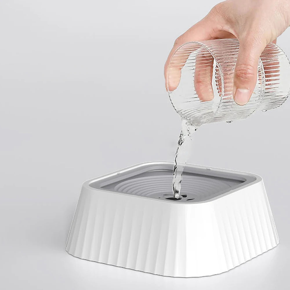 Floating Pet Drinking Bowl – Neck Protection & Non-Slip