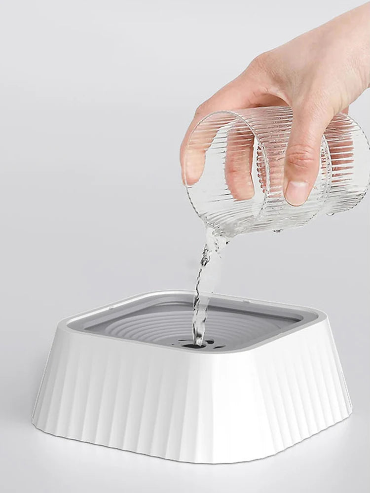 Floating Pet Drinking Bowl – Neck Protection & Non-Slip